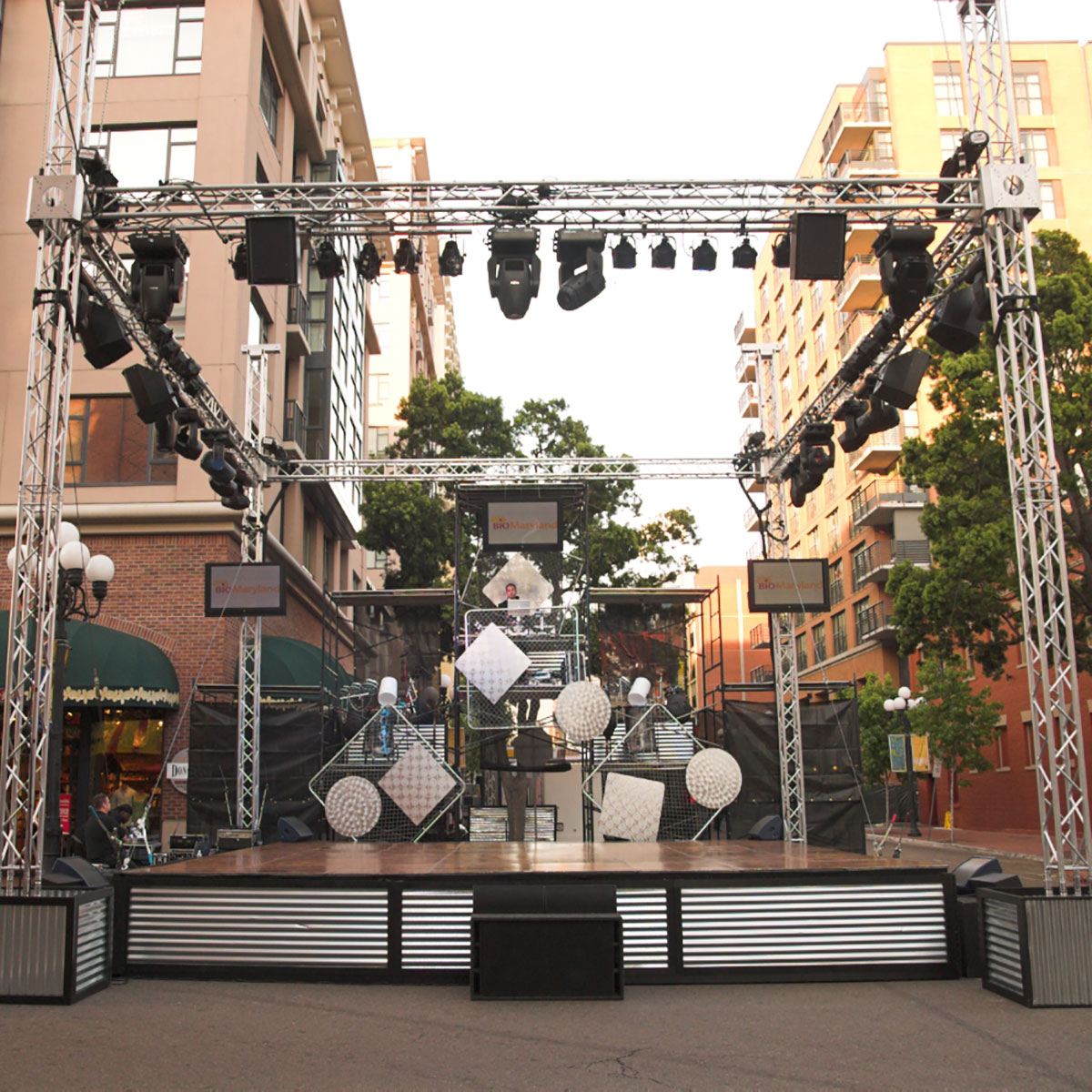 Corrugated Metal Table Surround - Image 2