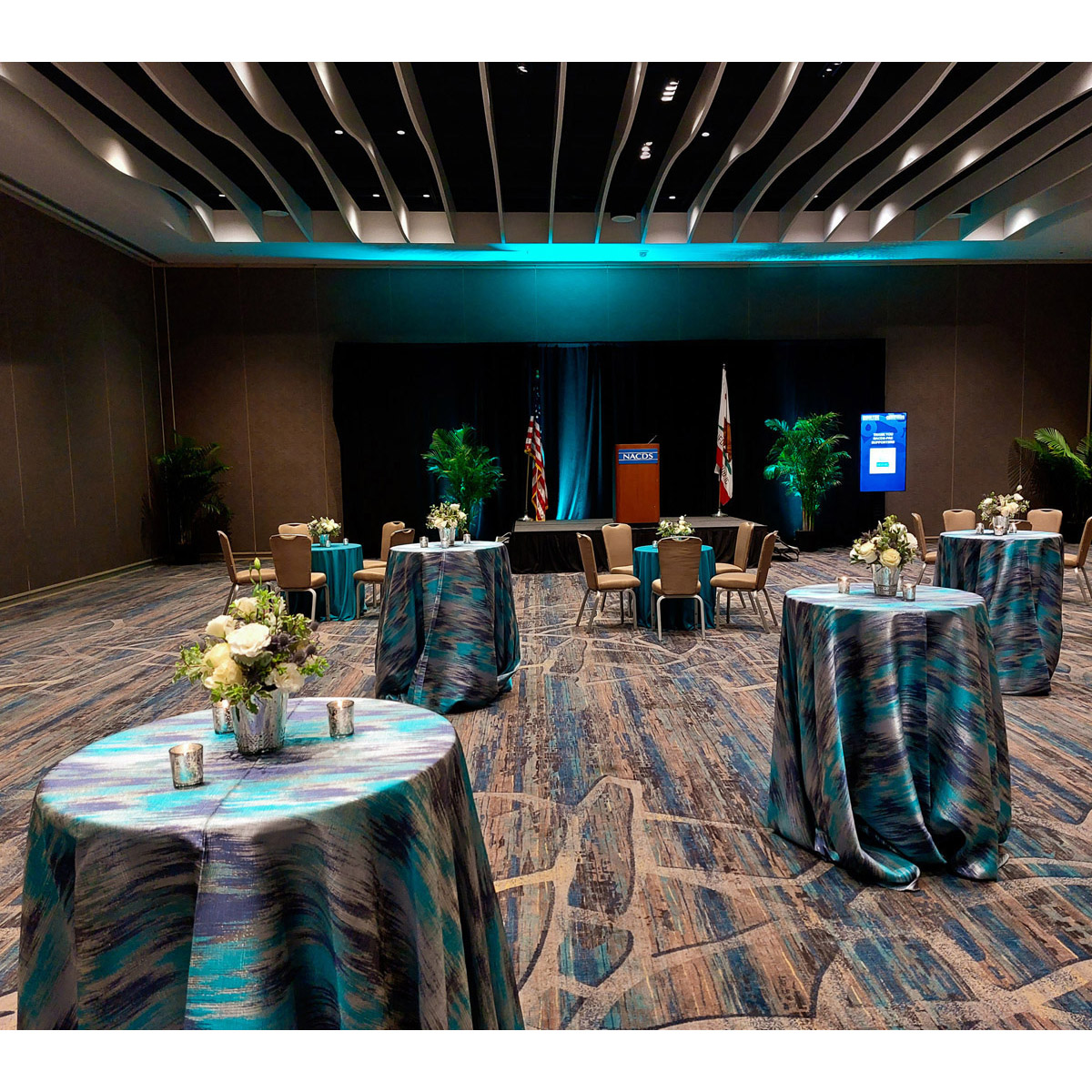 Aquamarine Strata Table Linen - Image 2