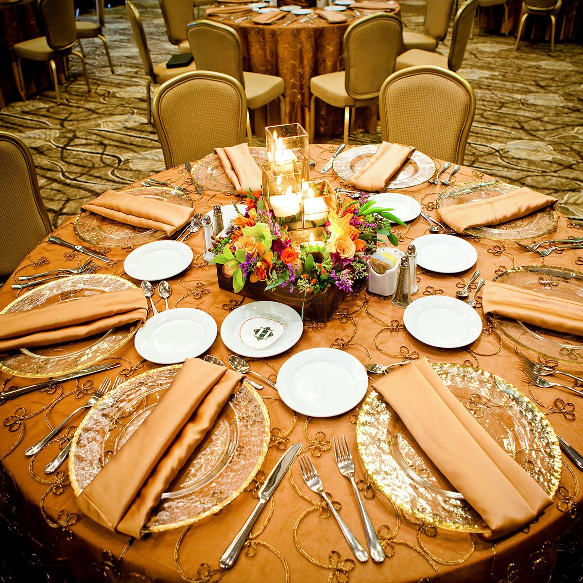 Glass Hammered Gold Edged Charger Plate - Image 3