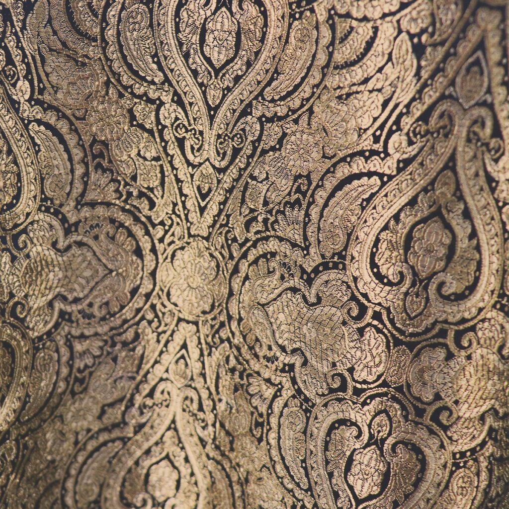 Black & Gold Donatella Table Linen