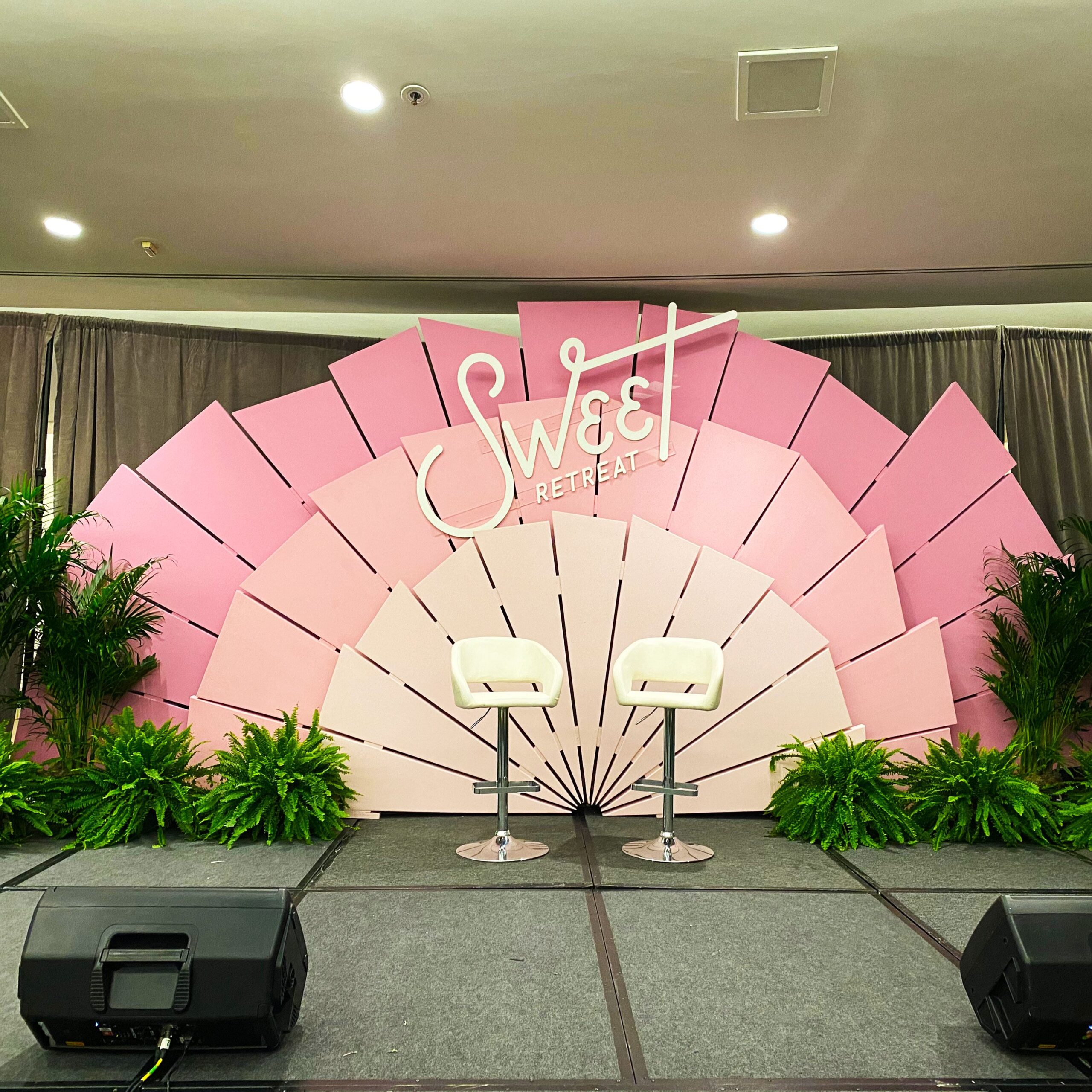 Fan Stage Set - Image 2