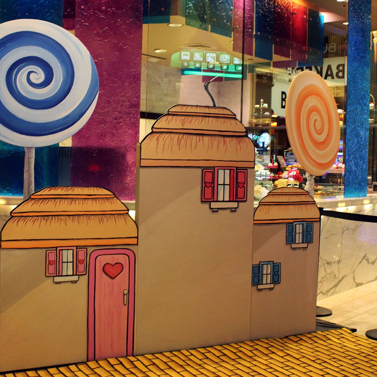 Munchkin Hut Trio Façade - Image 2