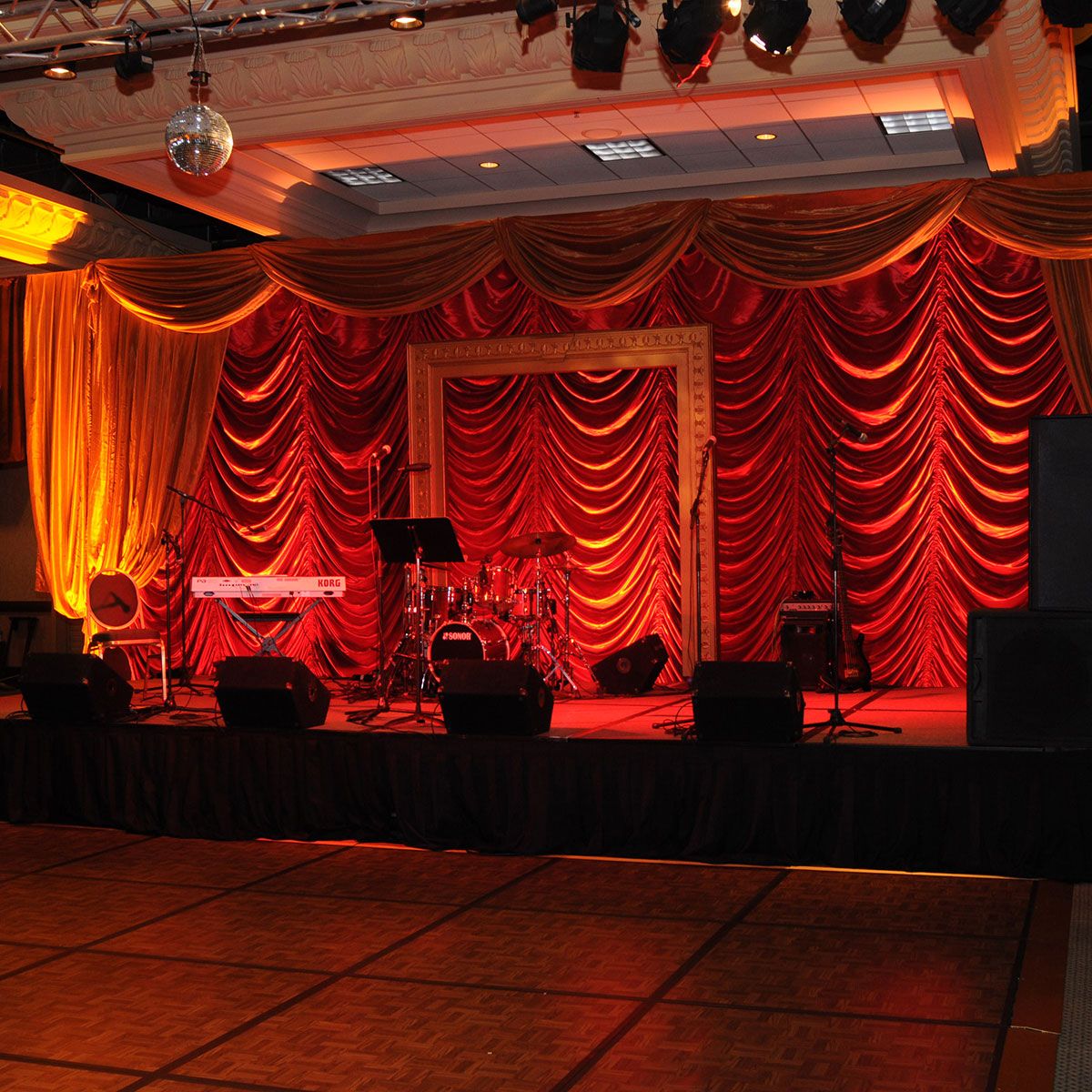 Red Austrian Puff Drape - Image 3