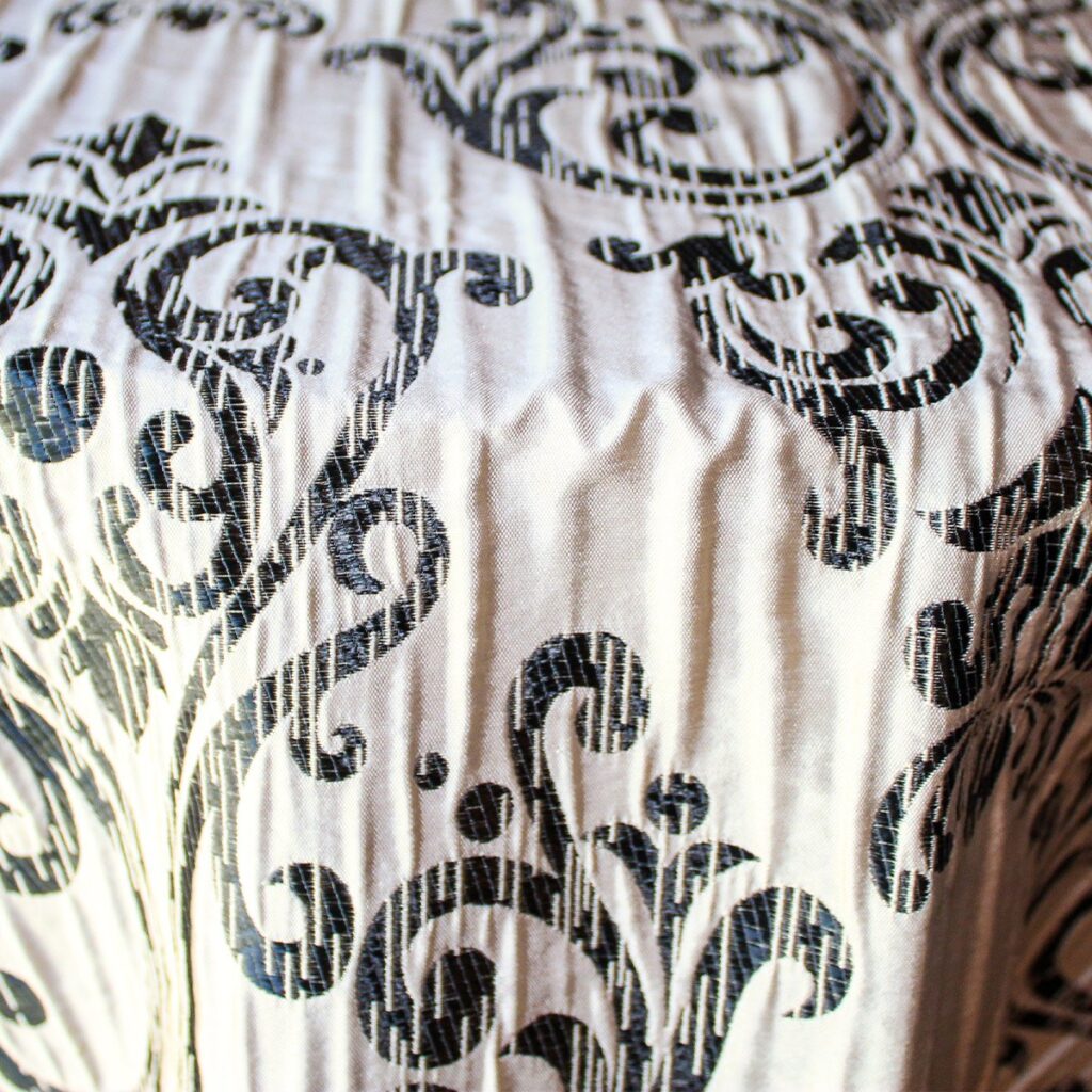 Castella Shell Table Runner