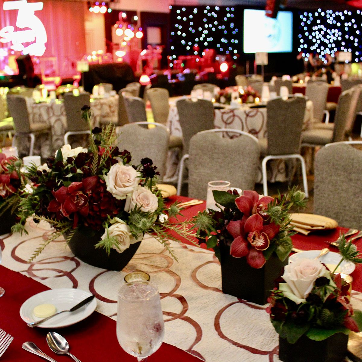 Ivory Apollo Burnout Table Linen - Image 3